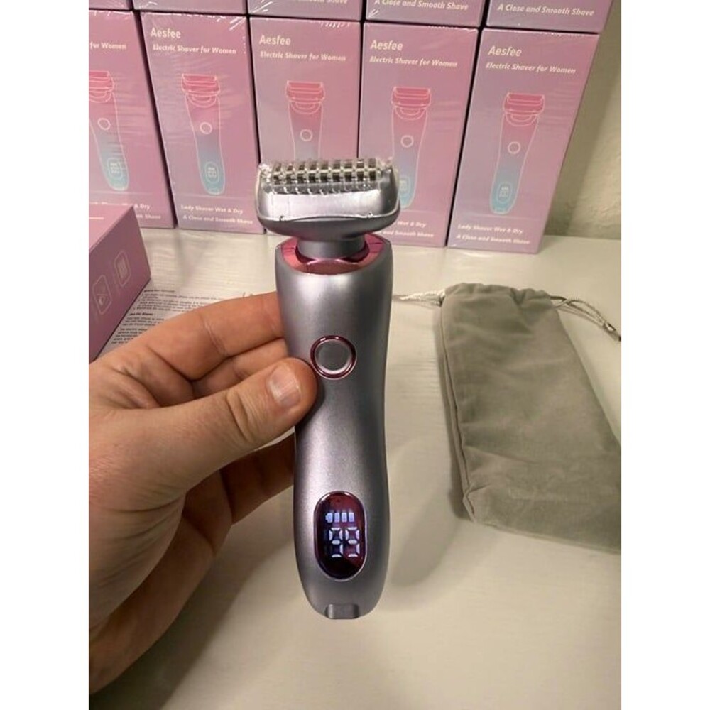 New Women's Electric Razor With Charger - Picture 3 of 7